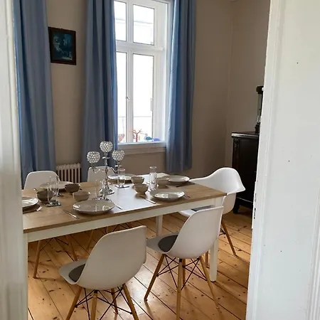 Apartment Altbautraum In Historischem Altbau Aus 1860 *